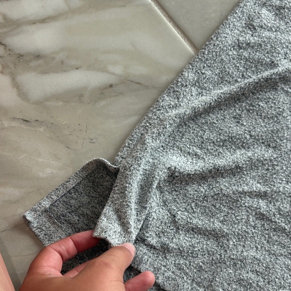 Abound Heather Gray V-Neck Short Sleeve Tee - Picture 3 of 3